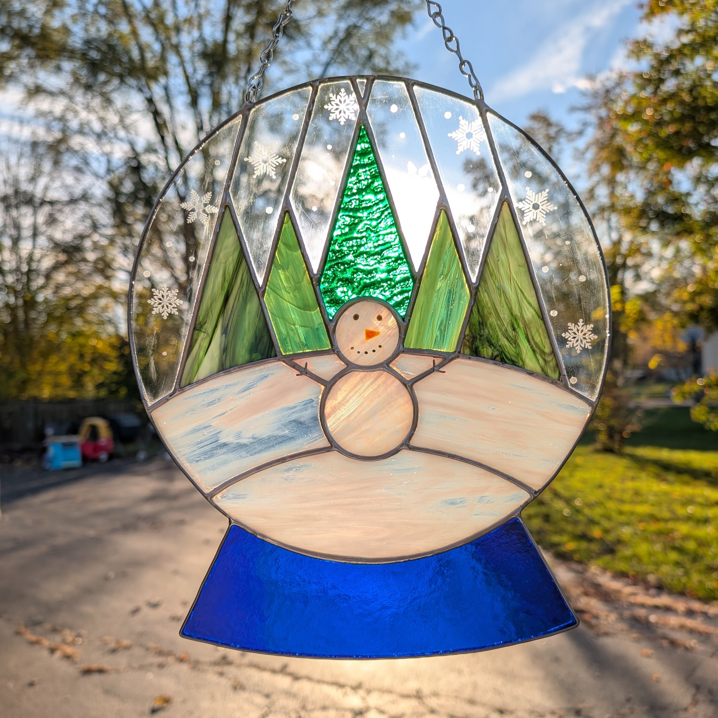 A circular snowman in a snowglobe